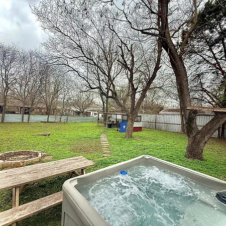 Canyon Lake River House Retreat-Location With Hot Tub